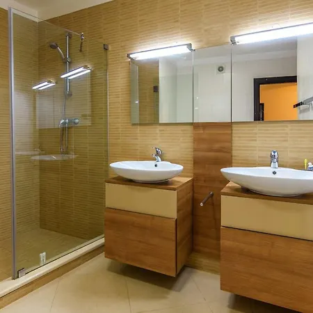 Charming Central 3bd Apt * Praga